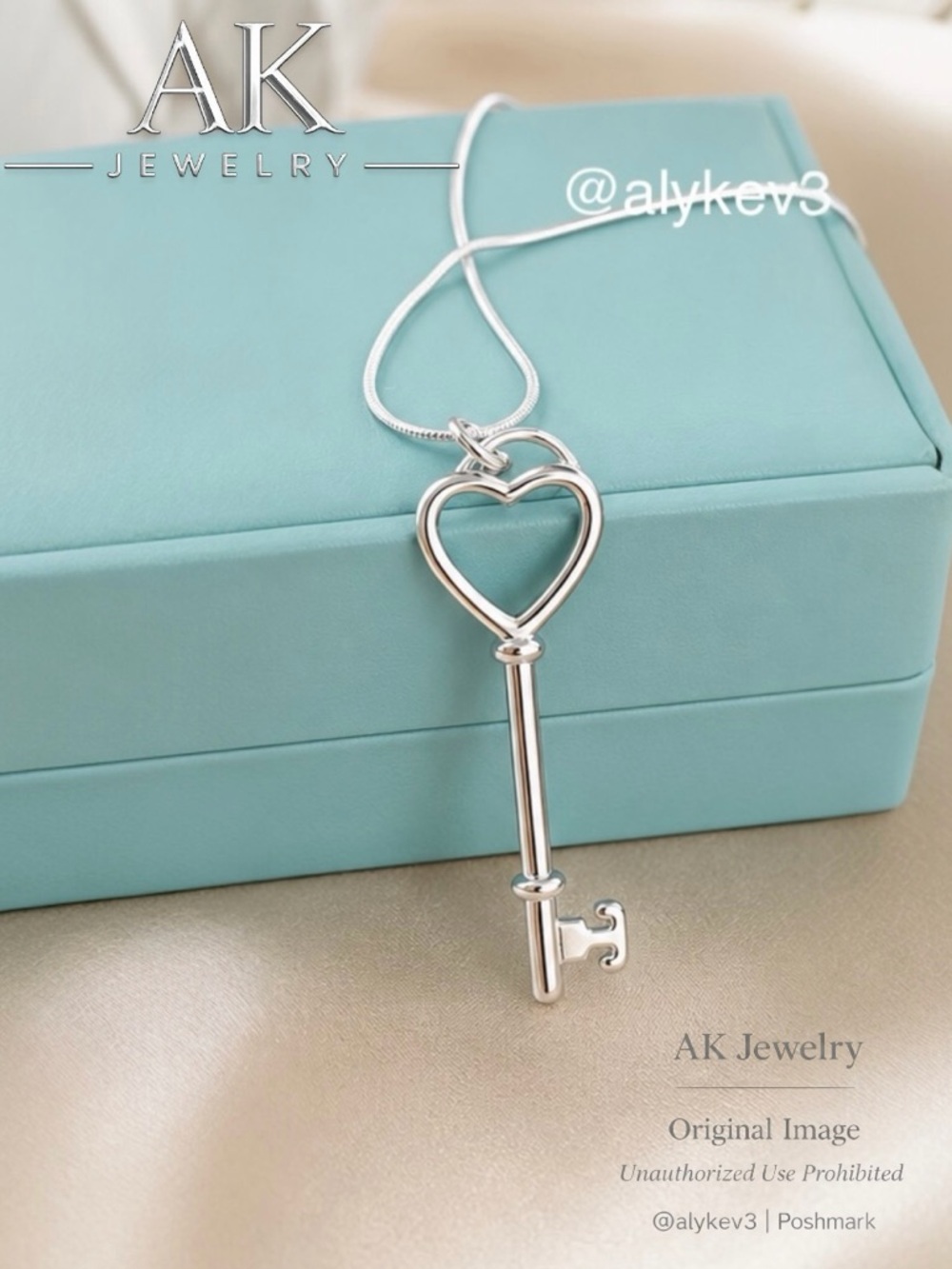 💎LUXURY Necklace Polished Silver-Tone Heart Key Pendant  | Classic Snake Chain